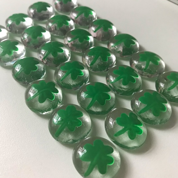 SHAMROCKS 24 Handpainted Glass Gems Party Favor, Party Decoration, Wedding Favor - Picture 6 of 8